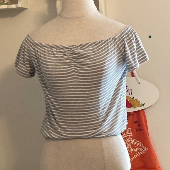 Juniors crop top off the shoulders cinched chest top - Size M - Picture 1 of 5
